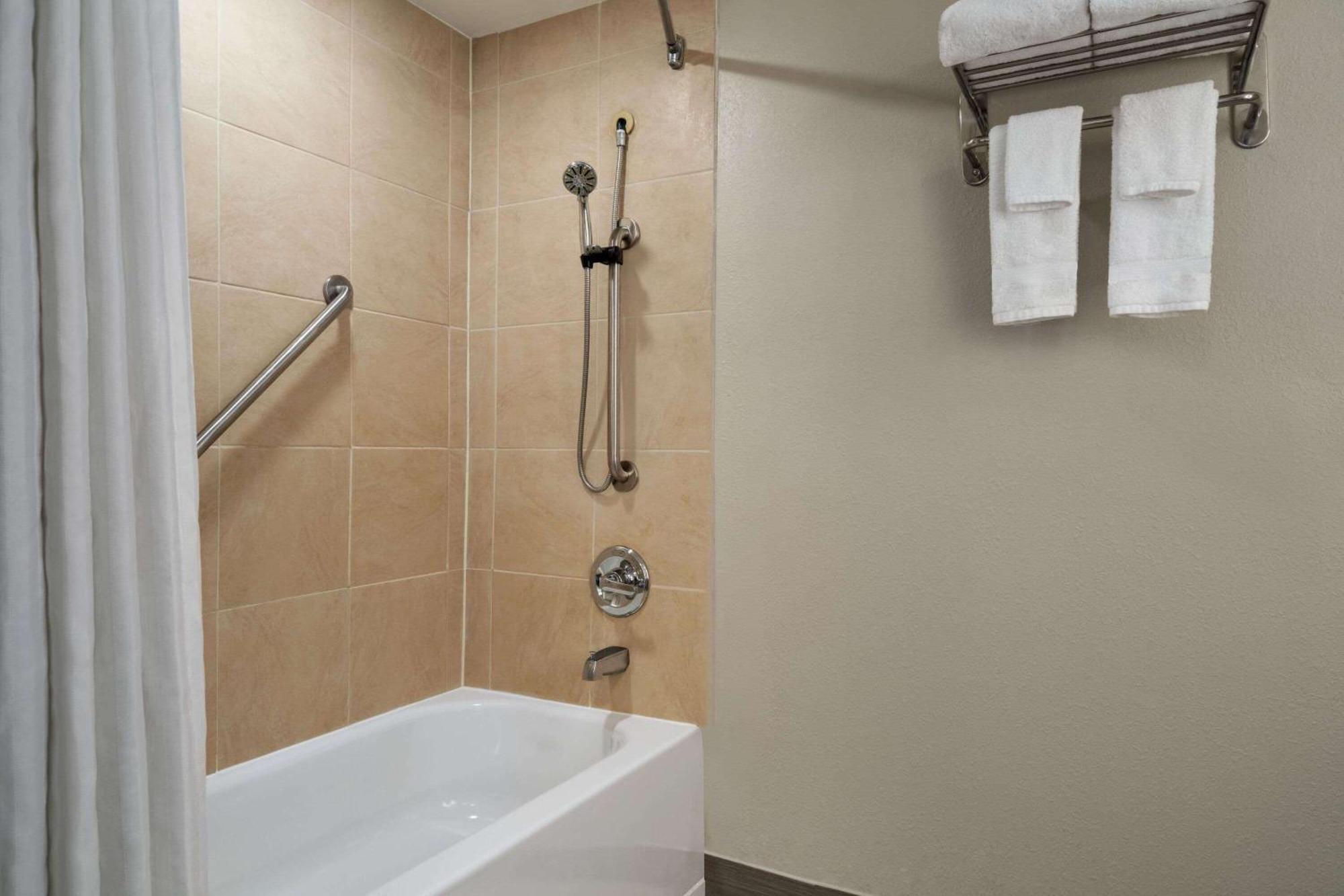 Wyndham Garden Inn Pittsburgh Airport Robinson Township Exteriör bild