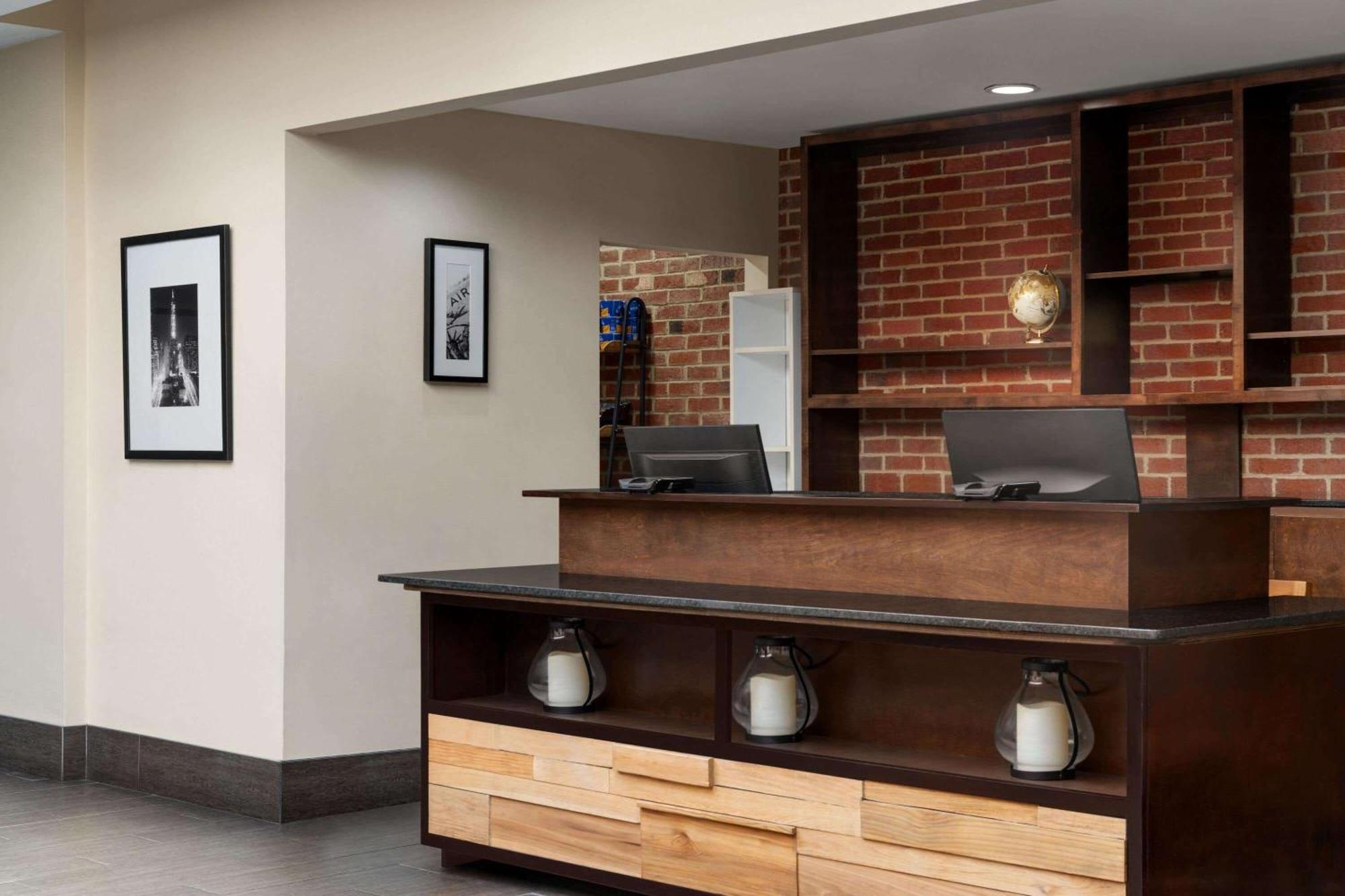 Wyndham Garden Inn Pittsburgh Airport Robinson Township Exteriör bild