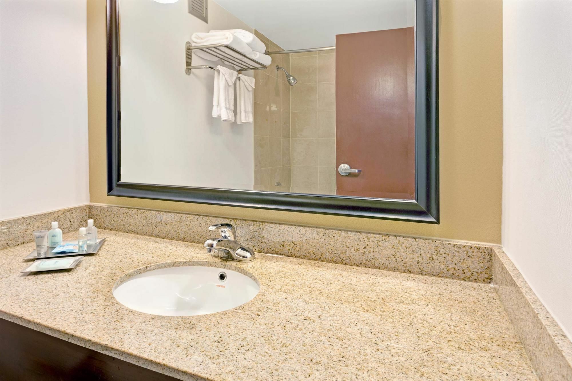 Wyndham Garden Inn Pittsburgh Airport Robinson Township Exteriör bild